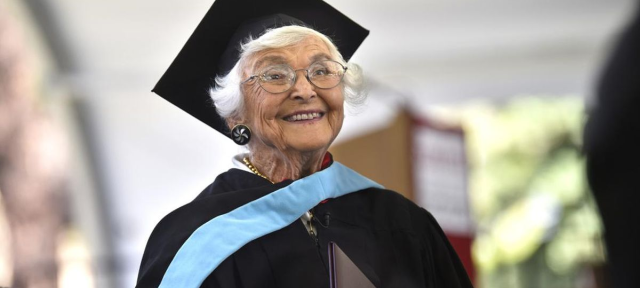 Nenek 105 Tahun Lulus S2, Bukti Semangat Tak Pernah Mengenal Usia